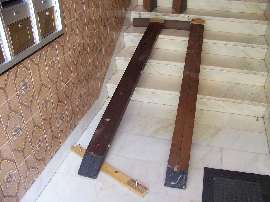 rampa para cadeira de rodas de fabrico artesanal