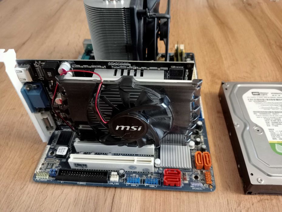 Zestaw Intel core2 q6600, GeForceGT630 2GB, freezer7Pro, 4GB RAM, HDD 500GB, Monitor