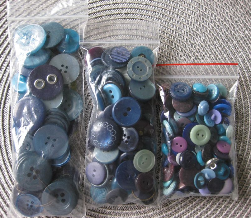 Пуговицы пластмасовые восьми цветов для декора ссср