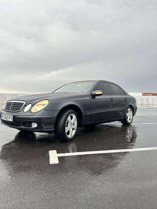 Mercedes Benz W211