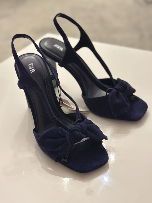 Замшеві босоніжки Zara