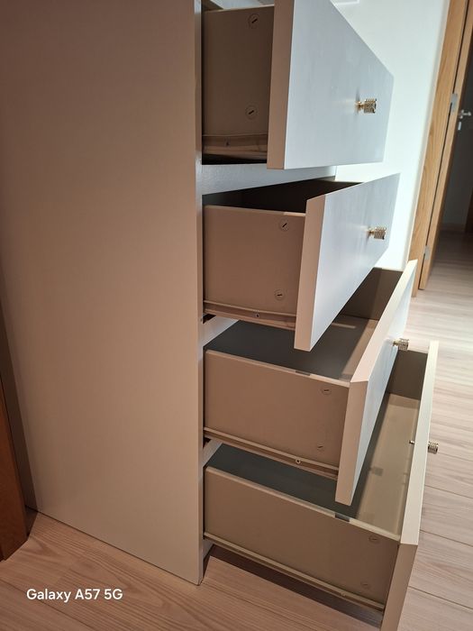 Cómoda MALM branca 4 gavetas