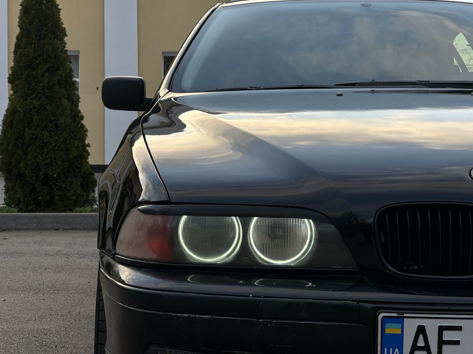 Черная BMW E39 ГАЗ Бензин