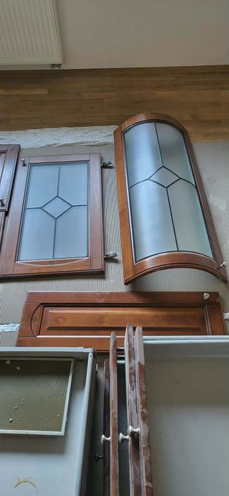 Fronty kuchenne drewniane rustykalne + szuflady + witryna narożna