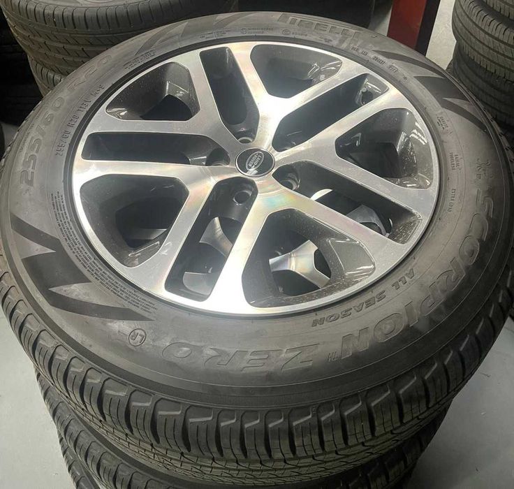 Nowe Oryginalne Koła Alufelgi 255/60/20" Land Rover Defender Pirelli