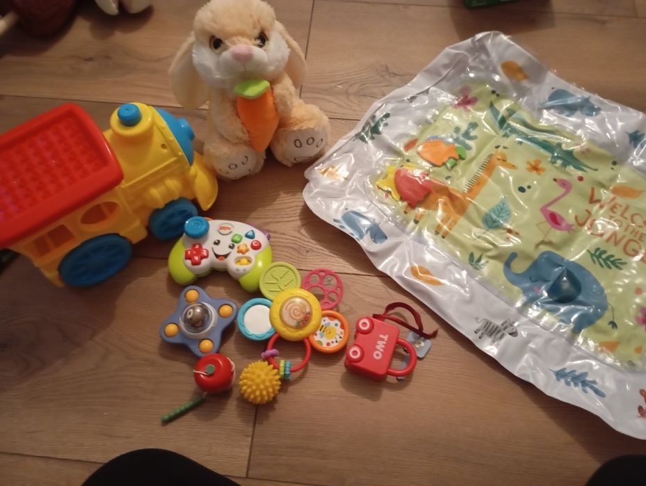 Zestaw zabawek, mata wodna fisher Price