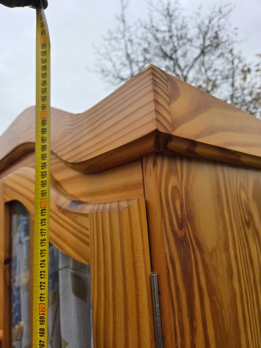 Kredens w stylu rustykalnym