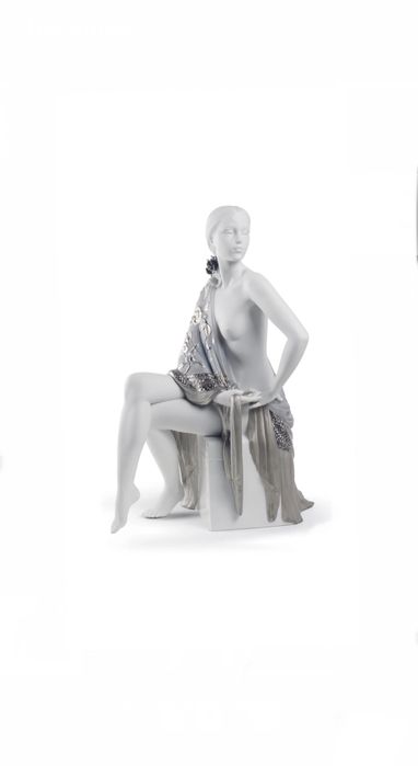 Escultura porcelana Lladró Mulher nua com xale em prata (troco p prata
