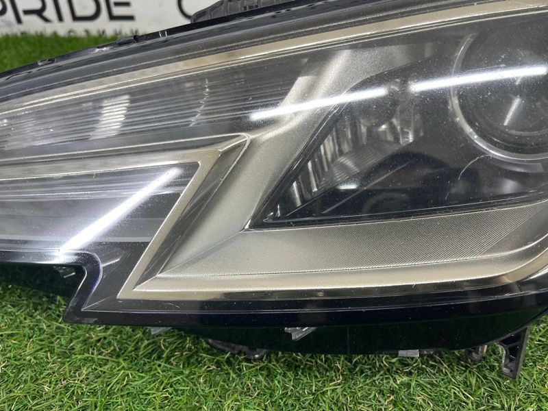 Фара левая AUDI A4 B9 2.0 DBPA 2017