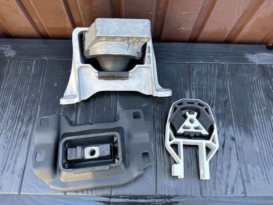 Подушка двигателя правая гидроопора Ford Escape Форд Ескейп 2.0 2.5