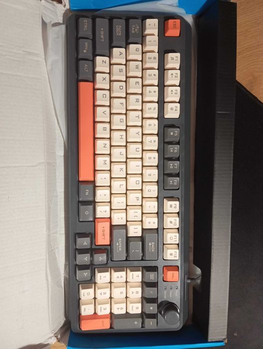 Клавіатура ігрова XunFox:К82 з підсвіткою - НОВА!