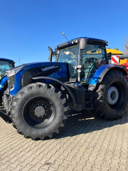 Ciągnik rolniczy Landini 7-240 - CENA BRUTTO