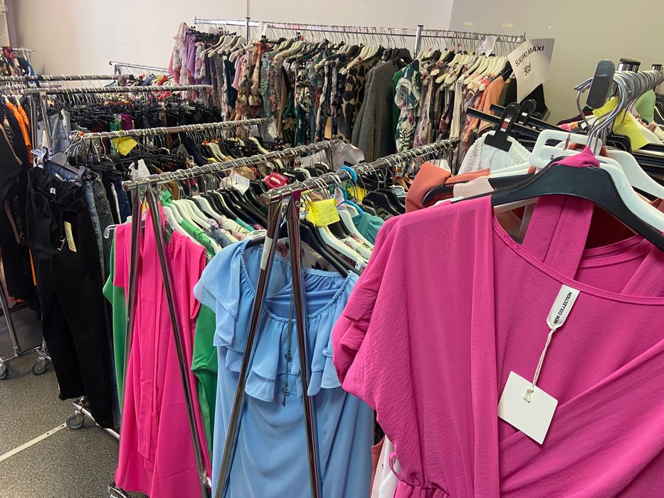 Ubrania po likwidacji sklepu odzieżowego - asortyment damski