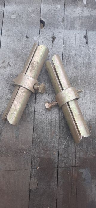 Хомут  для труб.