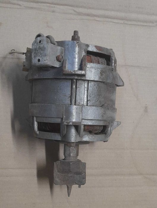 Двигатель для токарного станка по дереву