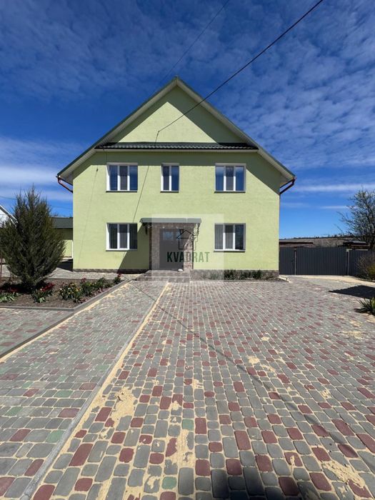 Продам готовий будинок з альтанкою, гаражем і великим плодовим садом