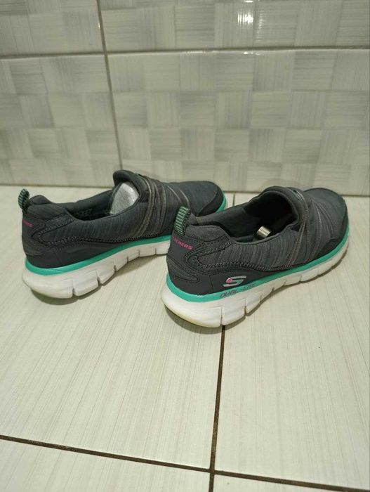 женские красовки слипоны Skechers размер 38