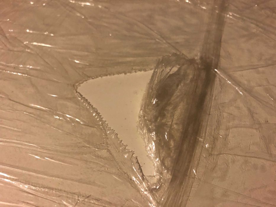 Móvel branco para quarto de criança.