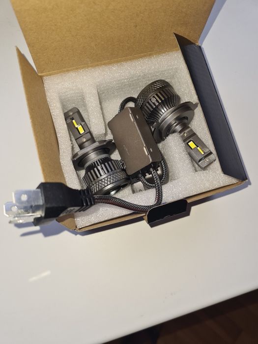 LED лампа H4 (комплект)