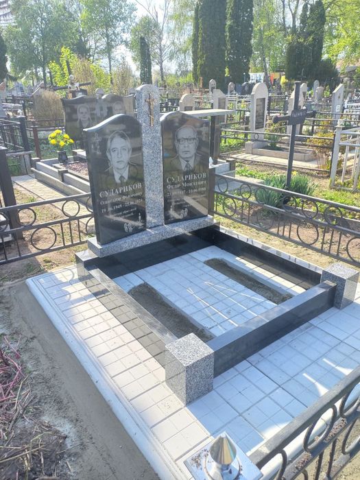 Памʼятники з граніту
