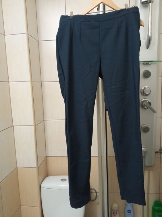 Spodnie damskie granatowe eleganckie M. Suwaki na dole nogawek