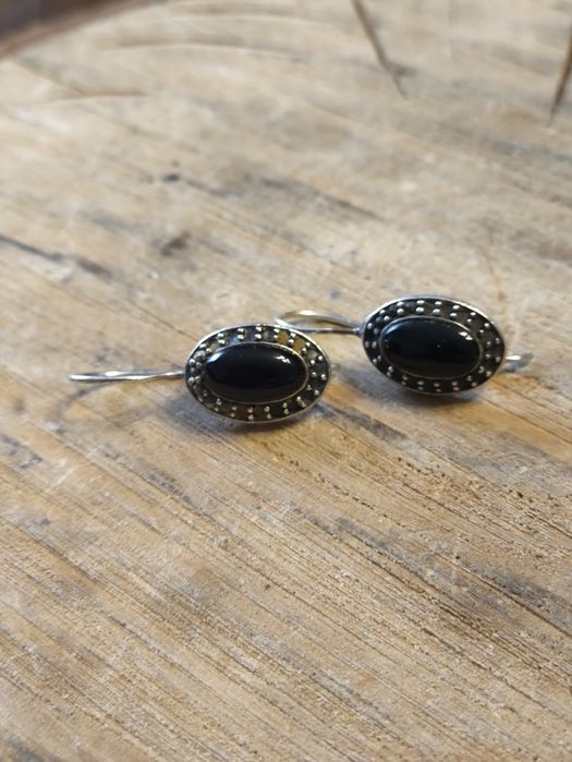 Stare srebrne kolczyki z czarnym oczkiem. Vintage