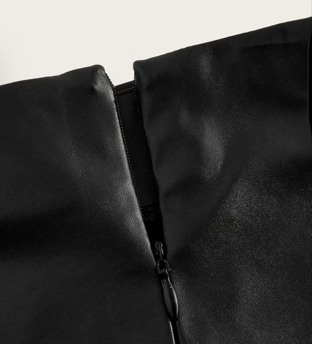 Чорна шкіряна спідниця