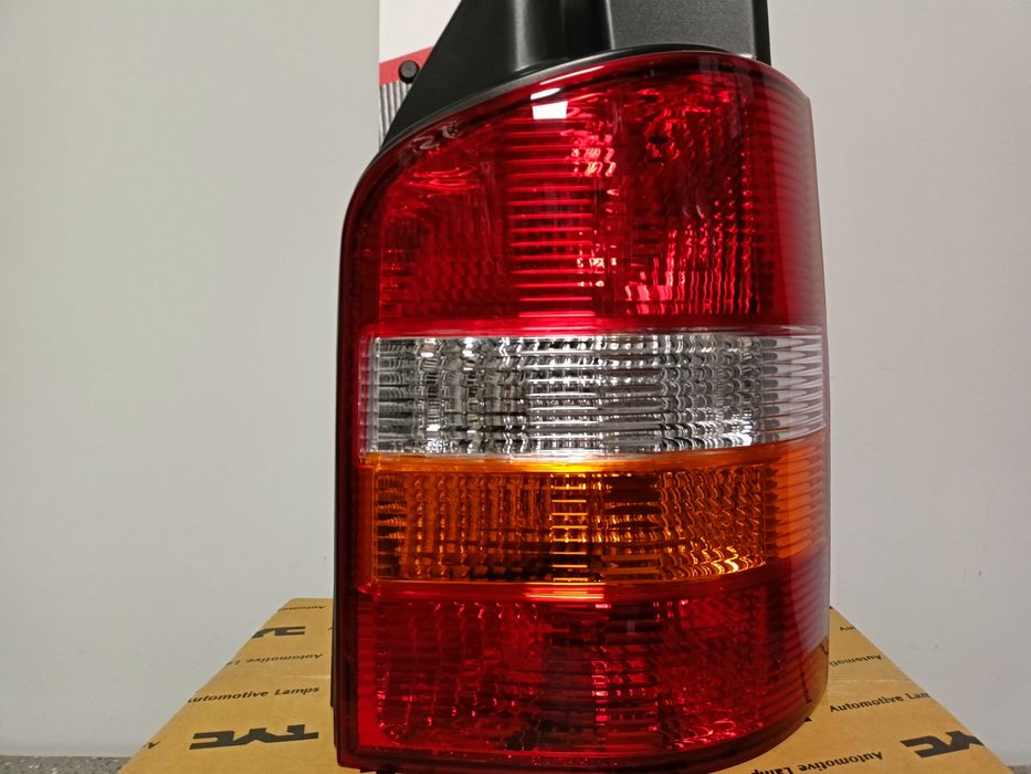 VW Transporter T5 2003- /KLAPA/ Lampa tył prawa.> PROMOCJA !!!
