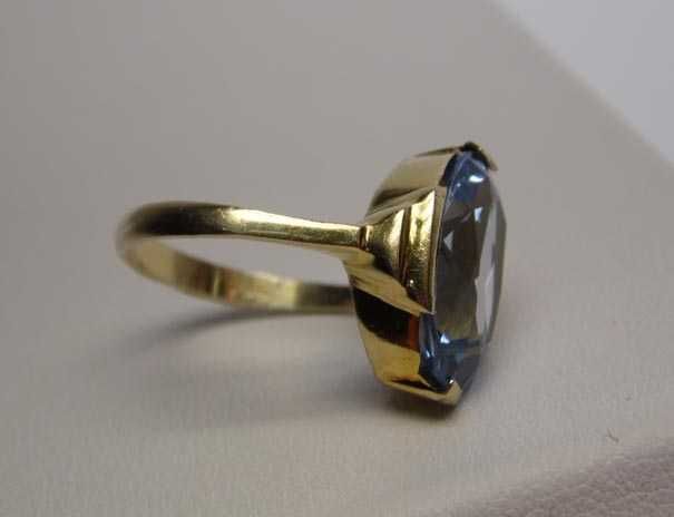 Przedwojenny pierścionek błękitny spinel srebro złocone R.14