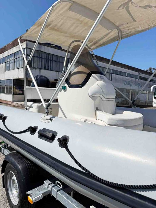 Barco Semirígido VALIANT 570 - Motor MERCURY 100 cv  com atrelado NOVO