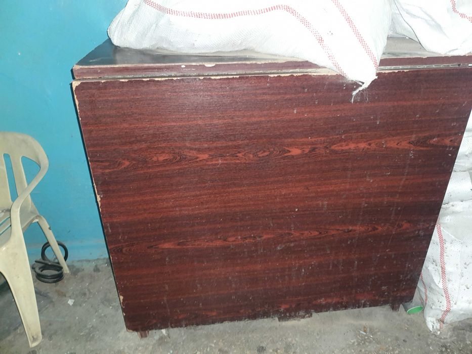 Стiл-книжка тумбою б/у.Самовивiз.200грн.