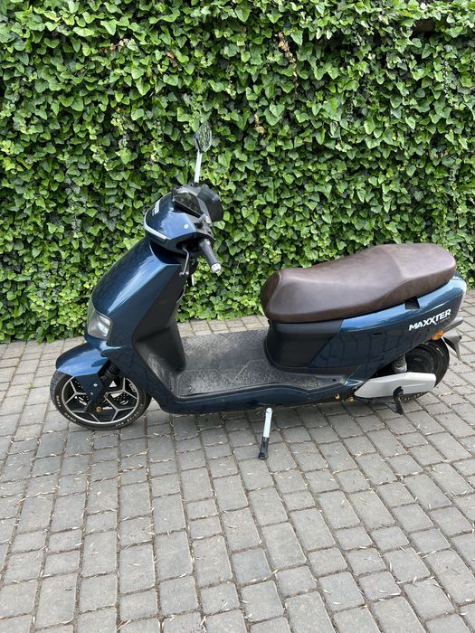 Продам электро скутер по всем вопросам звоните запас хода 70,80