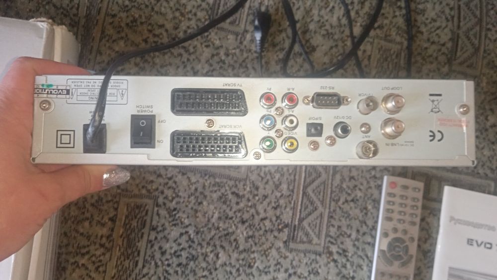 Продам спутниковый ТВ - тюнер Evolution 700s