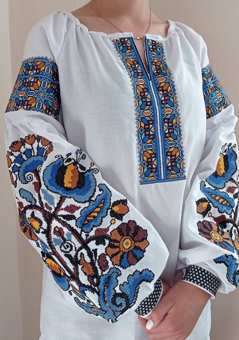 Вишиванки на домотканому полотні