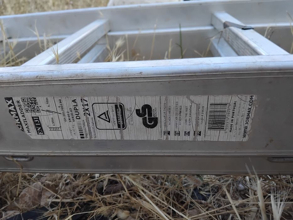 Escada dupla (2×17) degraus com 8,5m