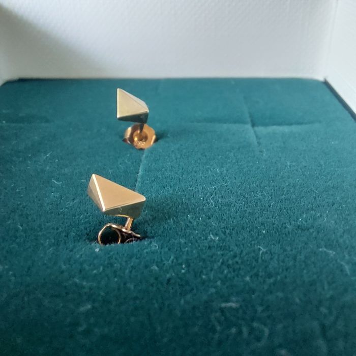 Złote kolczyki YES 333 8kt trapezy trójkąty 3D sztyfty motylki