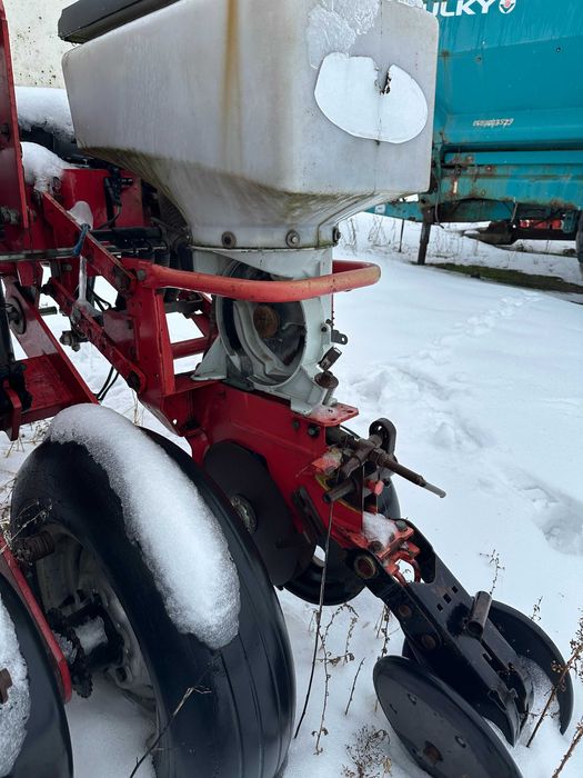 Продається сівалка пневматична Massey Ferguson 555 6