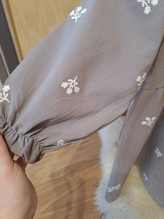 Гарна сукня для дівчинки