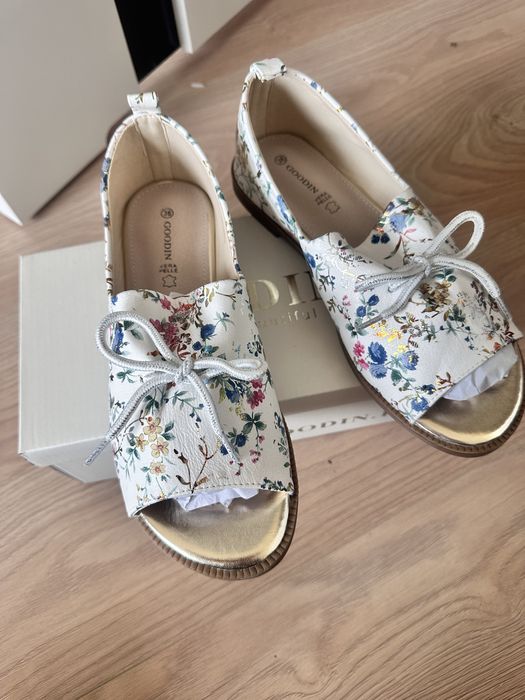 Buty Saszki w kwiaty  goodin