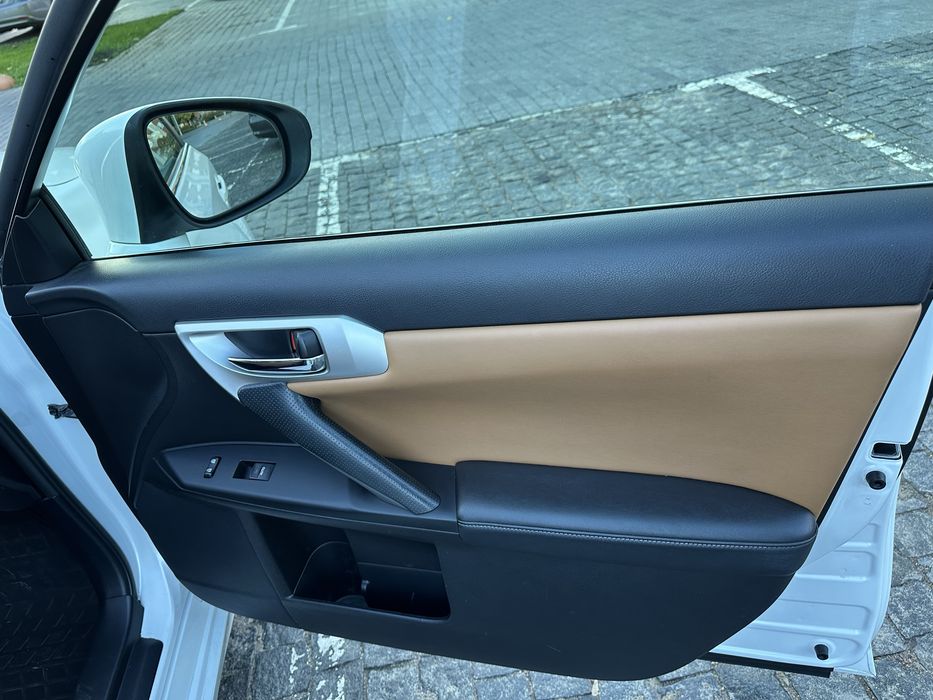 Lexus CT200h #БЕЛЫЙ Lexus