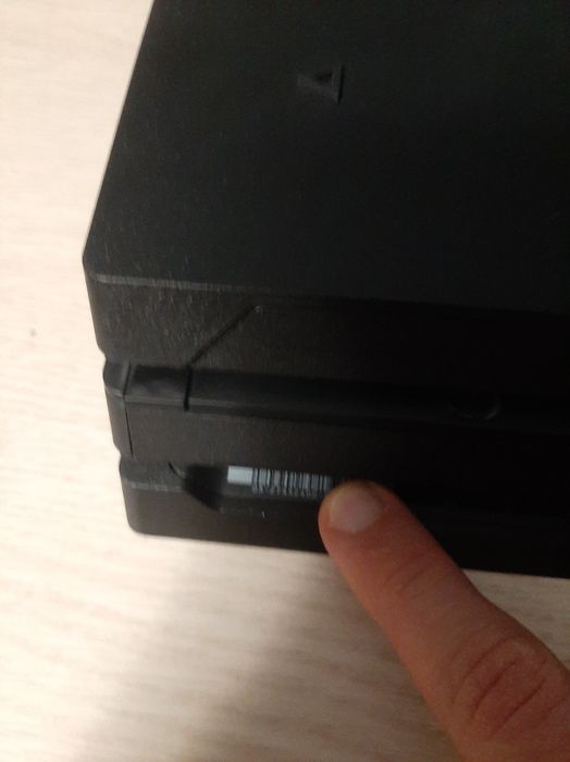 Sprzedam Playstation PS4 Pro 1TB z akcesoriami OKAZJA