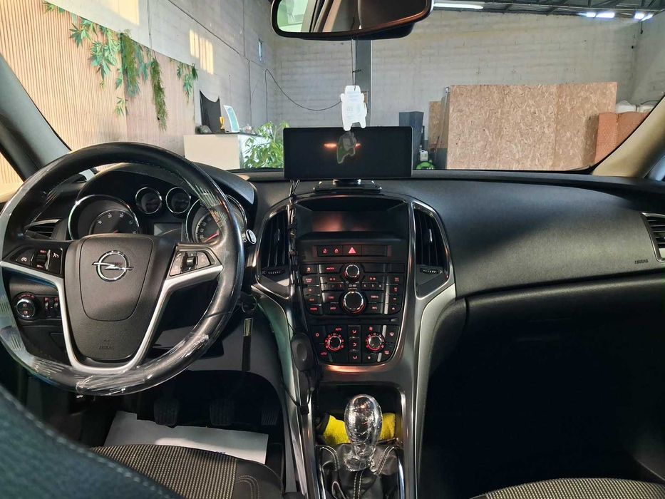 Opel Astra Sports Tourer 1.3 CDTI Cosmo - Muito Bem Equipada!