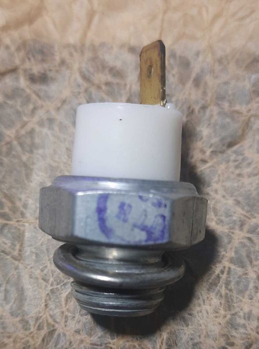 Датчик тиску масла  М 120Д на ВАЗ