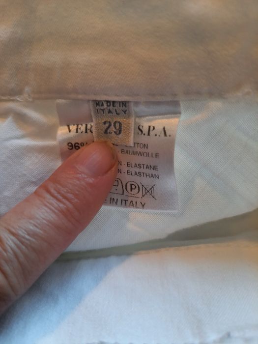 Białe spodnie z dżetami