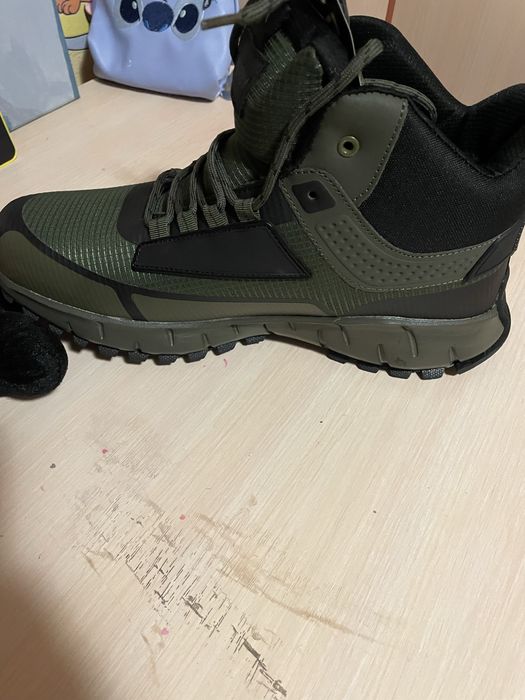 Кросівки чоловіча зима нові!