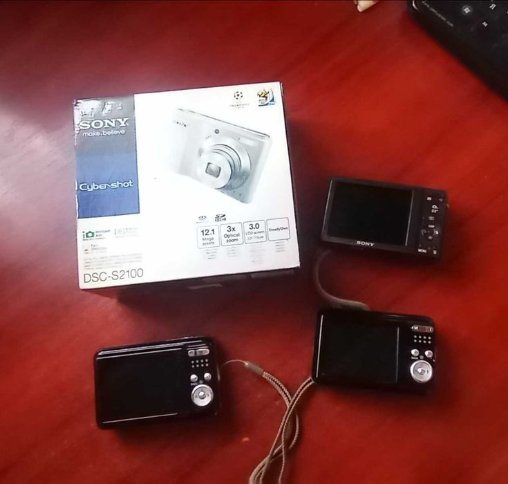 Фотоаппарат камера Fujiflm FinePix AV110 12 MP та Sony12.1 ціна за всі