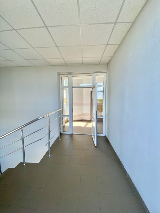 Продаж комерційного приміщення. Бізнес центр. Земельна ділянка