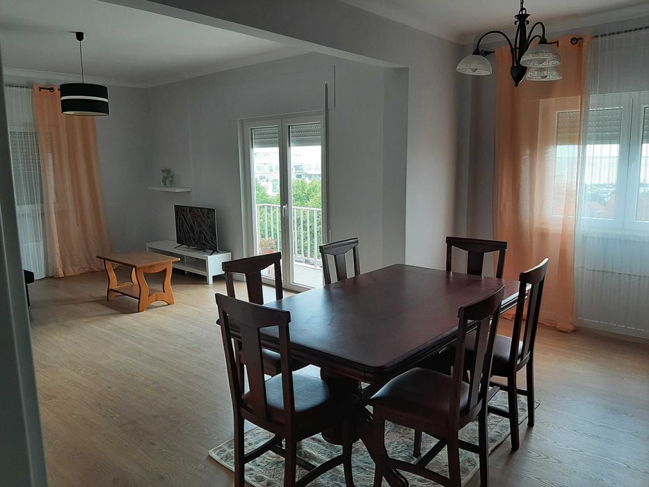 Quarto para estudantes em apartamento na Avenida Luísa Tody, no centro de Setúbal.