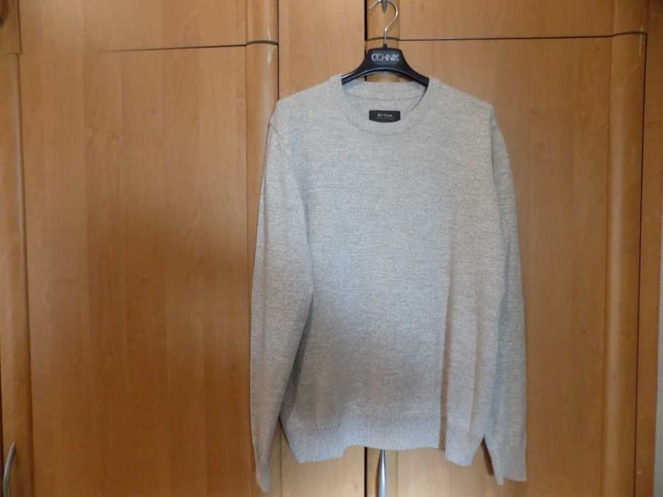 sweter  koloru beżowego m-ki BYTOM