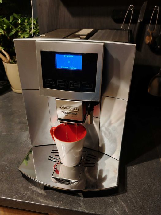 Ekspres automatyczny DeLonghi Perfecta Cappuccino, latte, nowy dzbanek